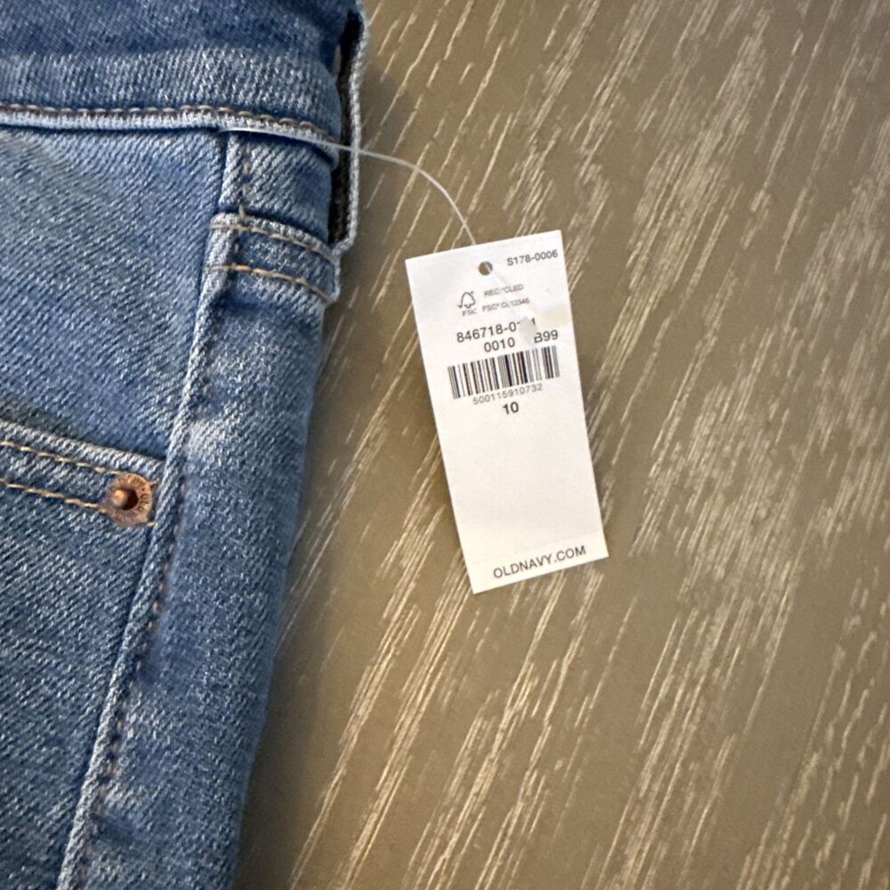 Old Navy High Rise OG straight Short denim shorts Women’s Size 10 Raw Hem NWT - Picture 4 of 7